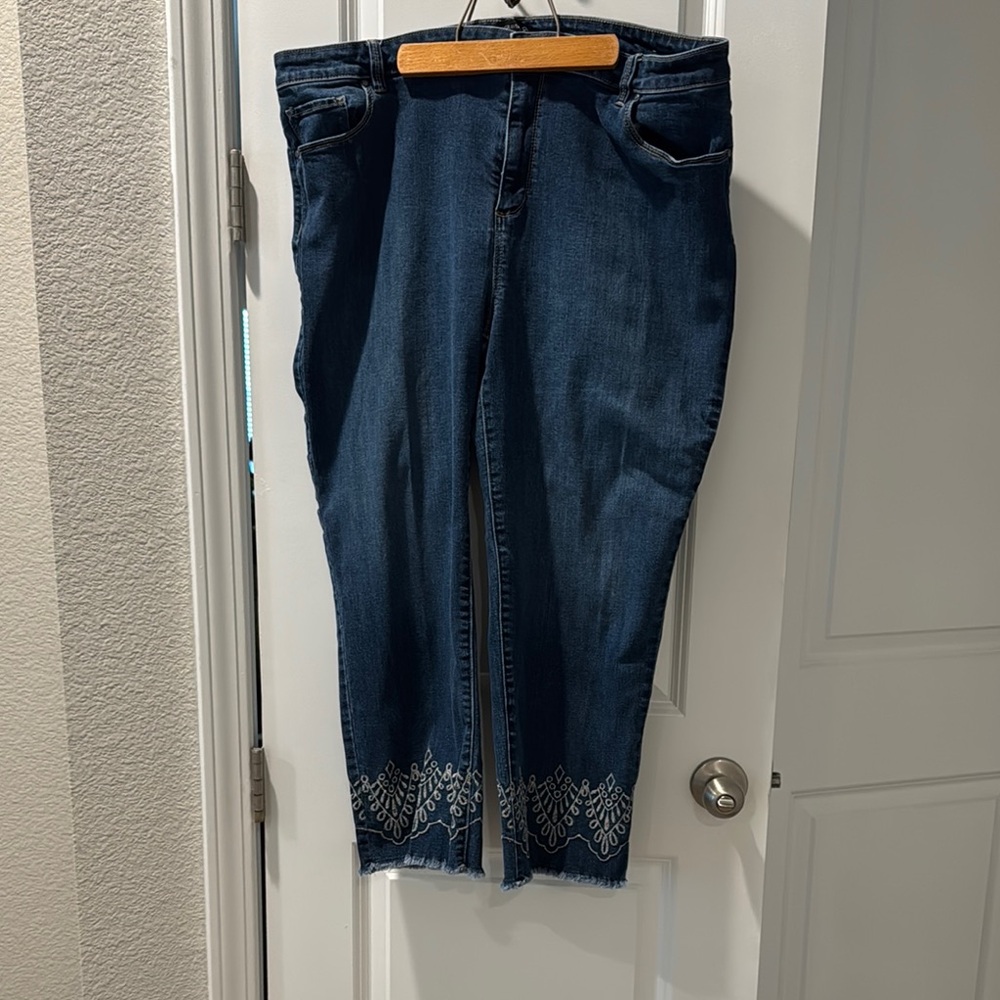 Susan Graver QVC Dark Blue Cropped Jeans with Metallic Embroidery
